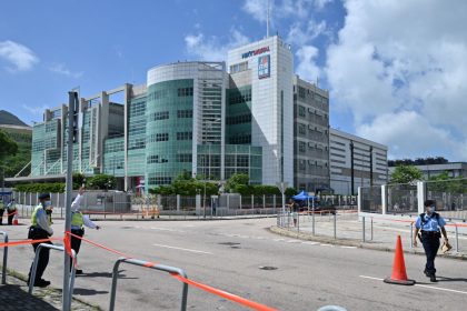 Wegen Kritik an Peking: Polizei in Hongkong verhaftet Chefredakteur von „Apple Daily“