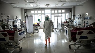 Indonesien: Hunderte Ärzte und Krankenschwestern trotz Sinovac-Impfung infiziert, Dutzende im Krankenhaus