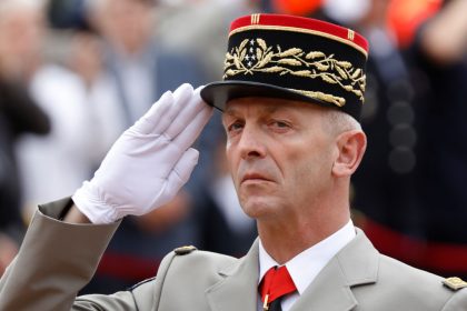 Was hat der Rücktritt des französischen Armeechefs mit Marine Le Pen zu tun?