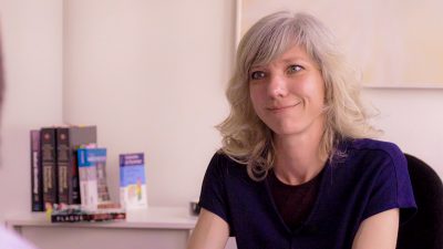 „Impfen in einer Pandemie ist eigentlich nicht legal“: Dr. Johanna Deinert im Exklusivinterview