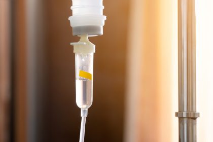 Dr. Müller-Liebenau: Mit Vitamin C-Infusionstherapie Corona-Kranke erfolgreich behandelt