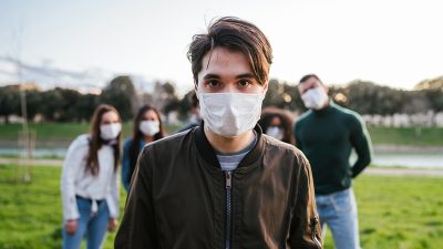 Junge Menschen in der Pandemie müde, aber zuversichtlich