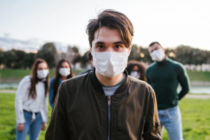 Junge Menschen in der Pandemie müde, aber zuversichtlich