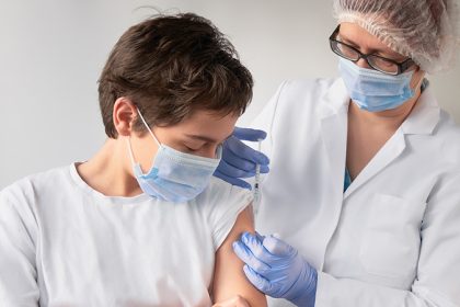 Corona-Impfpflicht für Mitarbeiter im Gesundheitswesen in Frankreich beschlossen