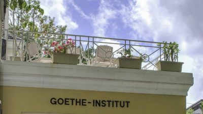 Proteste gegen Schließungsplan für Goethe-Institute