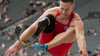14 Zentimeter weiter als in Berlin: Rehm springt Weltrekord