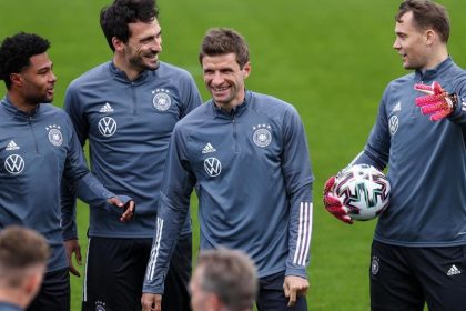 Mit Müller und Hummels in der Startelf gegen Dänemark