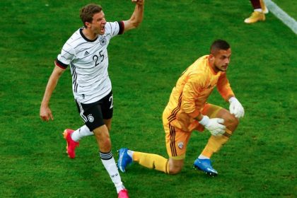 EM-Lust geweckt: Fans genießen Torfest beim Neuer-Jubiläum