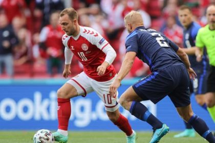 Dänischer Fußballer Eriksen nach Kollaps bei EM “wach” und in stabilem Zustand