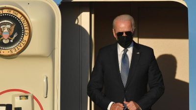 Biden richtet Kim bei Abflug aus Südkorea knappe Grüße aus
