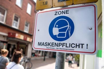 Experten und Politiker: Uneinigkeit bei Verzicht von Masken in Innenräumen
