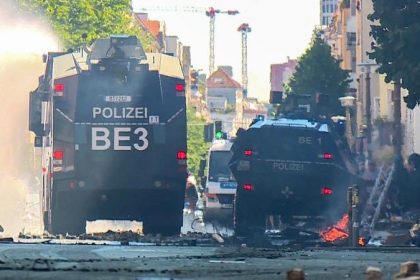 Berlin: Langwieriger Polizeieinsatz wegen Brandschutzprüfung in „Rigaer 94“ + VIDEO
