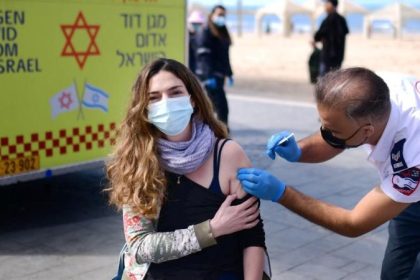 Israelischer Beamter: „Hälfte der positiv auf Corona Getesteten waren geimpft“