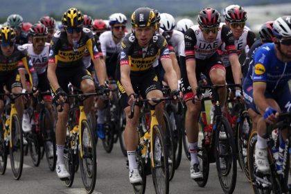 Schwerer Massensturz bei Tour de France: Zuschauerin bringt Weltmeister Martin zu Fall