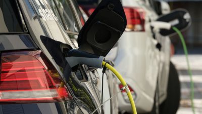 E-Auto-Zuschuss kostet Bund knapp zwei Milliarden – Regierung fährt lieber Diesel und Hybrid