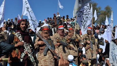 Trump: „Die Taliban halten Paraden mit unseren Waffen ab“