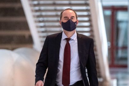 Aiwanger lehnt Impfung ab: Bei den “massiven Nebenwirkungen” bleibt einem “die Spucke weg”
