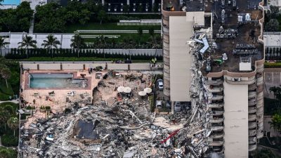 Teilweise eingestürztes Wohnhaus in Florida durch kontrollierte Explosion gesprengt