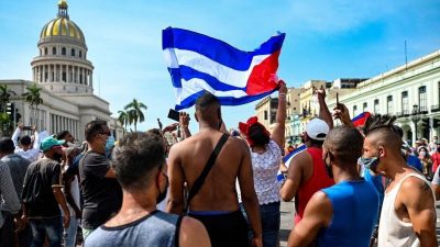 „Nieder mit der Diktatur“: Tausende von Kubanern demonstrieren gegen kommunistisches Regime