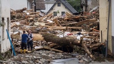 Steinmeier verspricht umfassende Hilfe nach Unwetterkatastrophe – Zahl der Toten auf 100 gestiegen