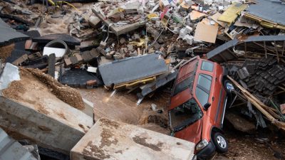 Unwetter: Mehr als 133 Tote in Rheinland-Pfalz und Nordrhein-Westfalen – Merkel besucht Flutgebiete