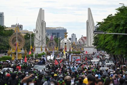 Polizei in Bangkok geht mit Gummigeschossen und Tränengas gegen Demokratie-Aktivisten vor