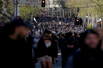 Armeekräfte und Hubschrauber: Sydney setzt restriktiv Corona-Ausgangssperre durch und verhindert Proteste