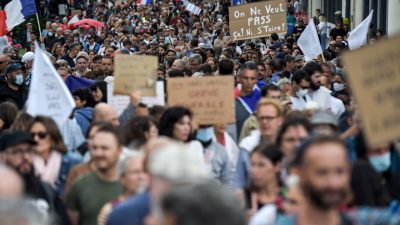 Ungeimpften droht Berufsverbot: Über 160.000 Franzosen demonstrieren gegen verschärfte Corona-Regeln