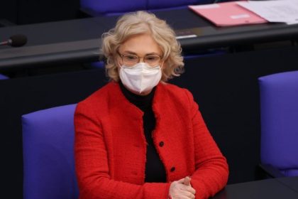Justizministerin: Kostenpflichtige Corona-Tests statt allgemeine Impfpflicht