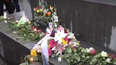 Autokorso für tote Leonie (13): Blumen vor dem Kanzleramt – Wirbel um Polizei-Foto