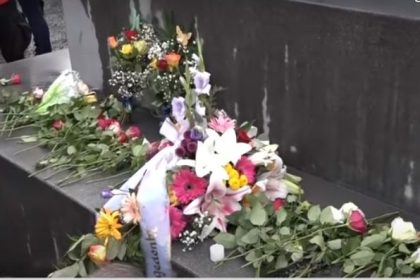 Autokorso für tote Leonie (13): Blumen vor dem Kanzleramt – Wirbel um Polizei-Foto