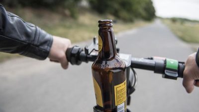 Urteil: Trunkenheitsfahrt auf E-Scooter rechtfertigt Führerscheinentzug