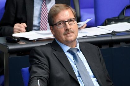 Nach Tod von AfD-MdB Hebner: Polizei ermittelt zu Bedrohung – verstärkte Streifenfahrten am Haus
