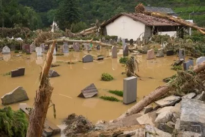 Bürgermeisterin von Altenahr: Monatelange Notversorgung mit Wasser und Strom möglich