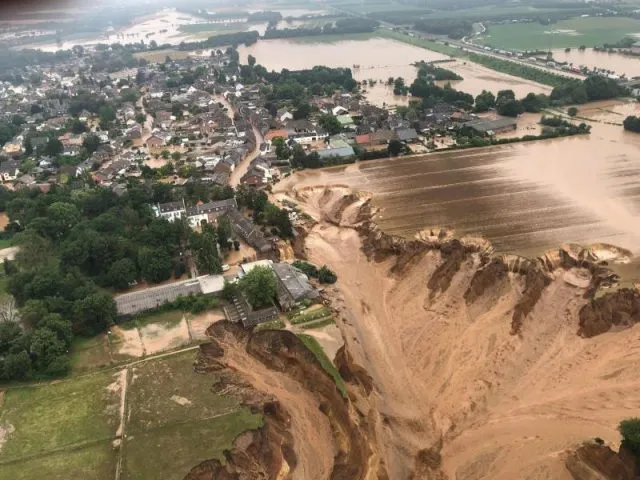Das Hochwasser der Erft hat tiefe Spuren hinterlassen, nicht nur in der Landschaft.