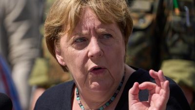 Merkel besucht Katastrophengebiete in Nordrhein-Westfalen
