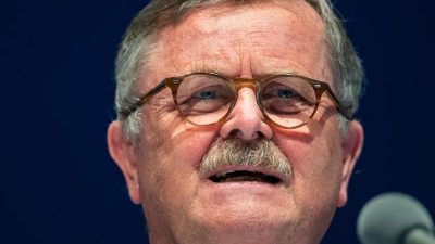 Weltärztepräsident Montgomery warnt vor Lockerung von Corona-Auflagen in Deutschland