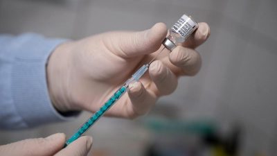 Frau ersetzte womöglich 8.500 Corona-Impfspritzen durch Kochsalz