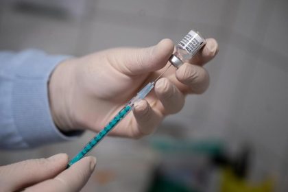 Frau ersetzte womöglich 8.500 Corona-Impfspritzen durch Kochsalz