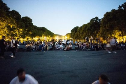 Polizei löst Partys mit Tausenden Teilnehmern auf