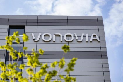 Unbekannte zünden fünf Firmenfahrzeuge von Vonovia in Berlin an