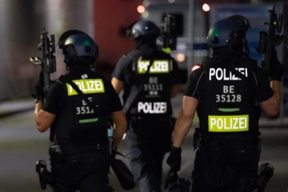 Schüsse und Messerstiche auf Baumarkt-Parkplatz in Berlin