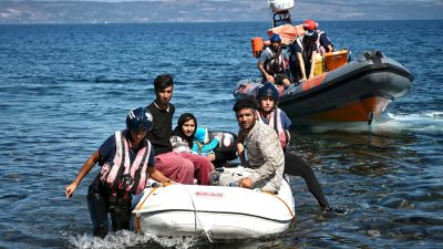 Griechische Küstenwache soll Migranten ins Meer geworfen haben