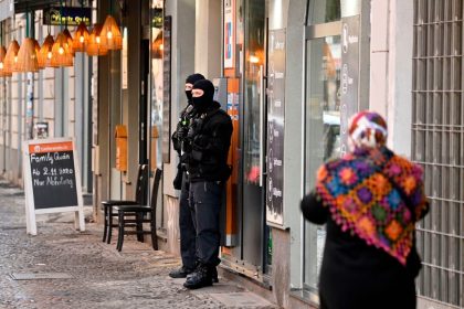 Zwei Männer wegen „Ehrenmords“ an Schwester festgenommen