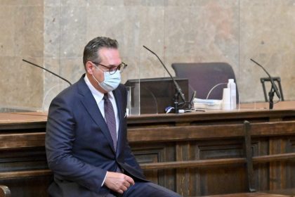 Österreichs Ex-Vizekanzler Strache zu 15 Monaten auf Bewährung verurteilt