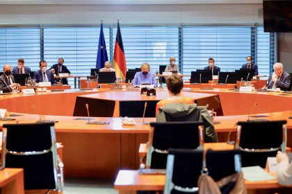 Beschränkungen für Ungeimpfte? Regierung in der Kritik – Wirtschaft reagiert bereits