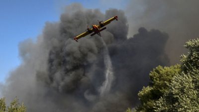 Kampf gegen Brände in Griechenland und der Türkei geht weiter