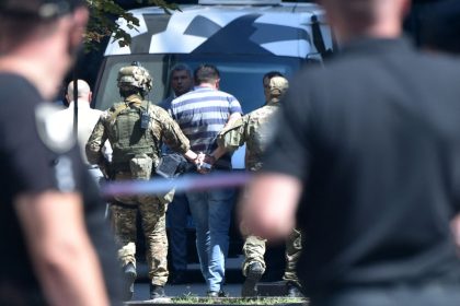 Ukrainische Polizei nimmt Ex-Soldaten nach Handgranaten-Drohung fest