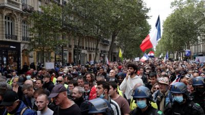 Erneut Massendemonstrationen gegen Corona-Maßnahmen in Frankreich