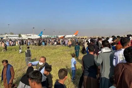 Einmarsch der Taliban: Chaotische Szenen in Kabul – Trump fordert Biden zum Rücktritt auf